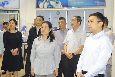 副市長王蔚藎深入校園調研，共促新材料技術推廣與服務