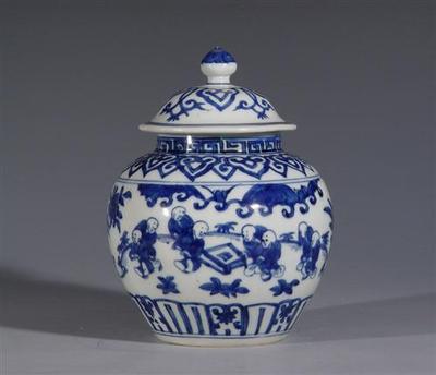 專(zhuān)家?guī)湍汨b定元青花瓷器